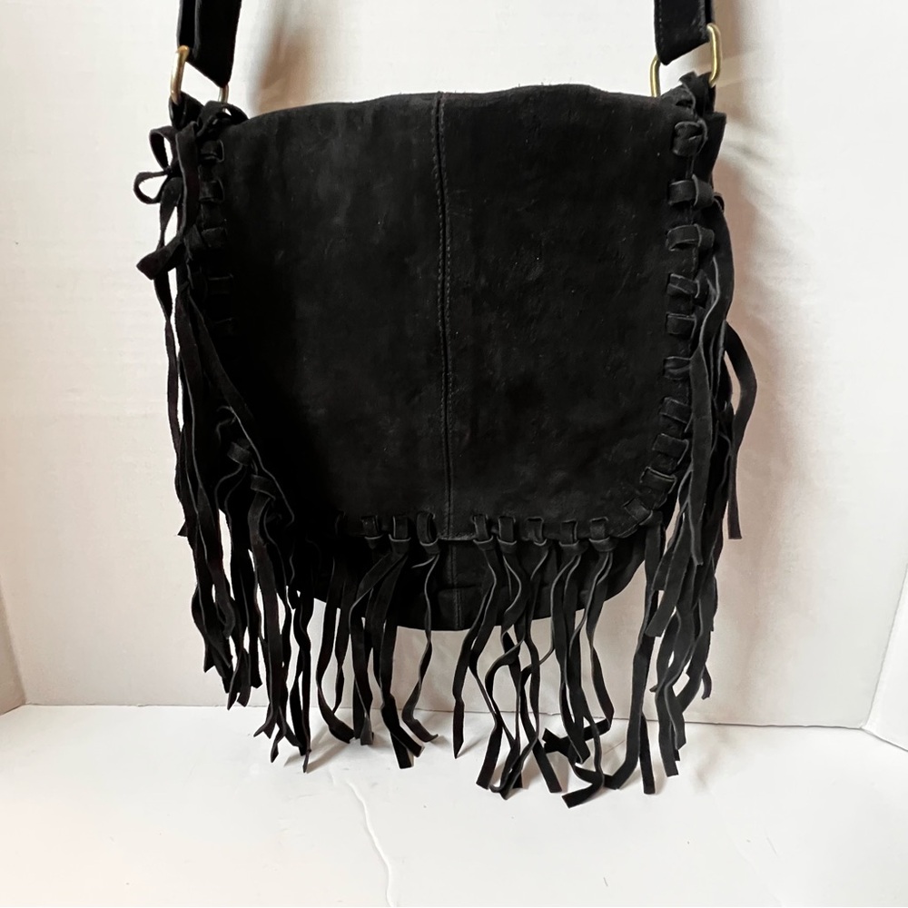 FOREVER 21| Black Fringe Crossbody Bag.